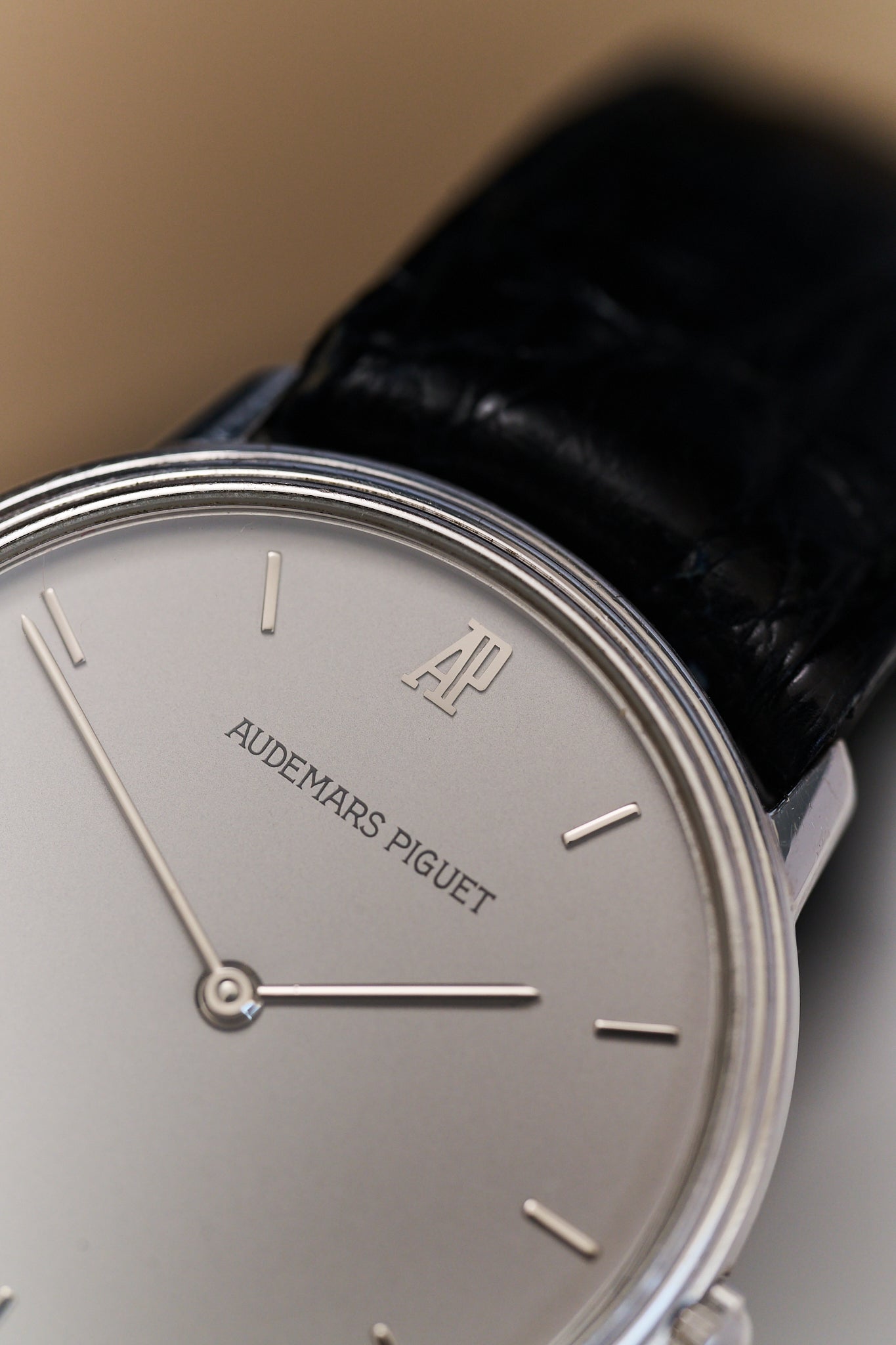 AUDEMARS PIGUET '18K WHITE GOLD' QUARTZ GREY DIAL