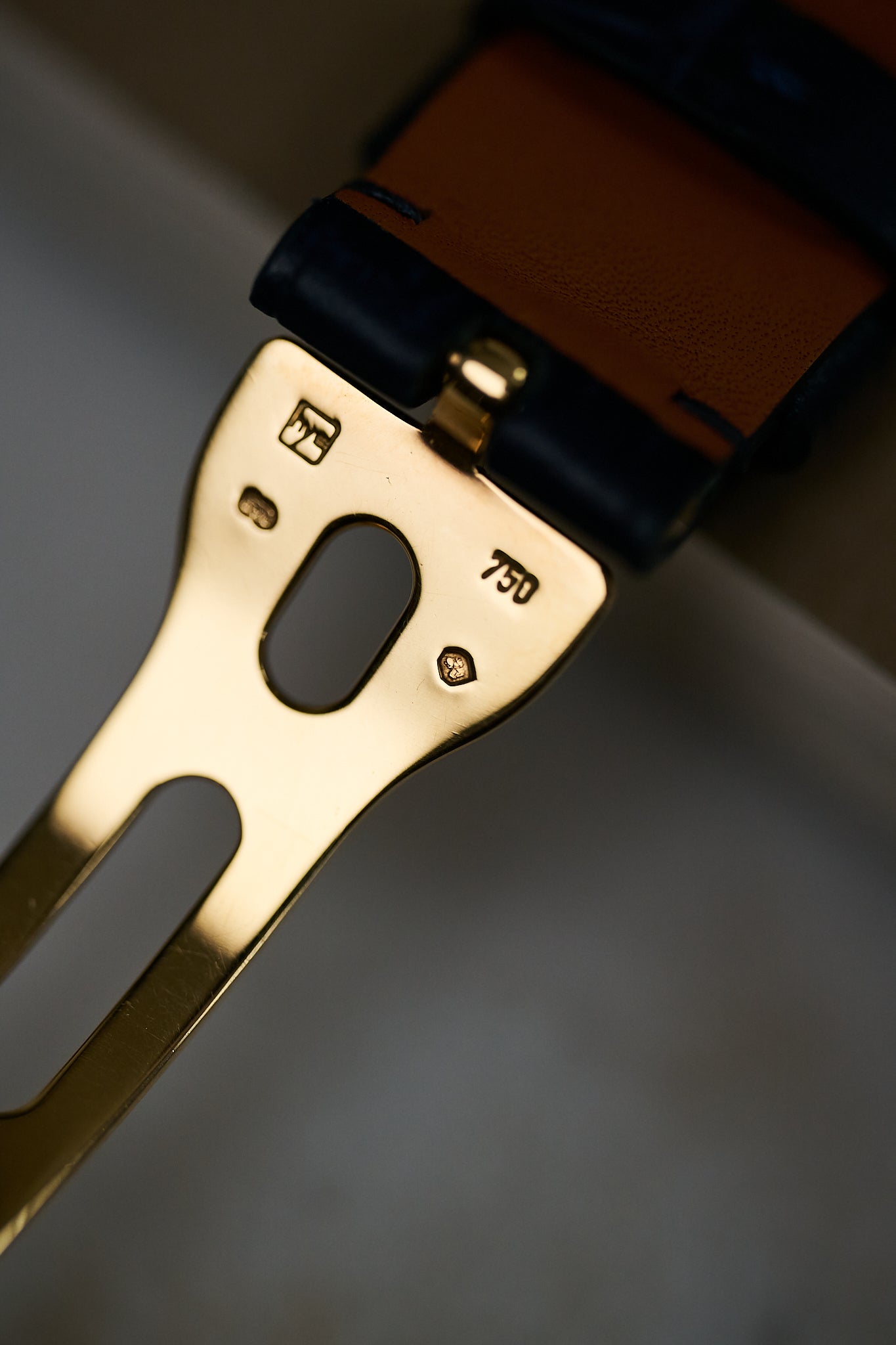 BREGUET MARINE 18K YELLOW GOLD 'HORA MUNDI' 3700BA