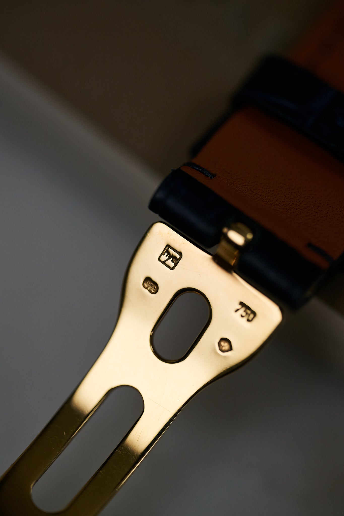 BREGUET MARINE 18K YELLOW GOLD 'HORA MUNDI' 3700BA