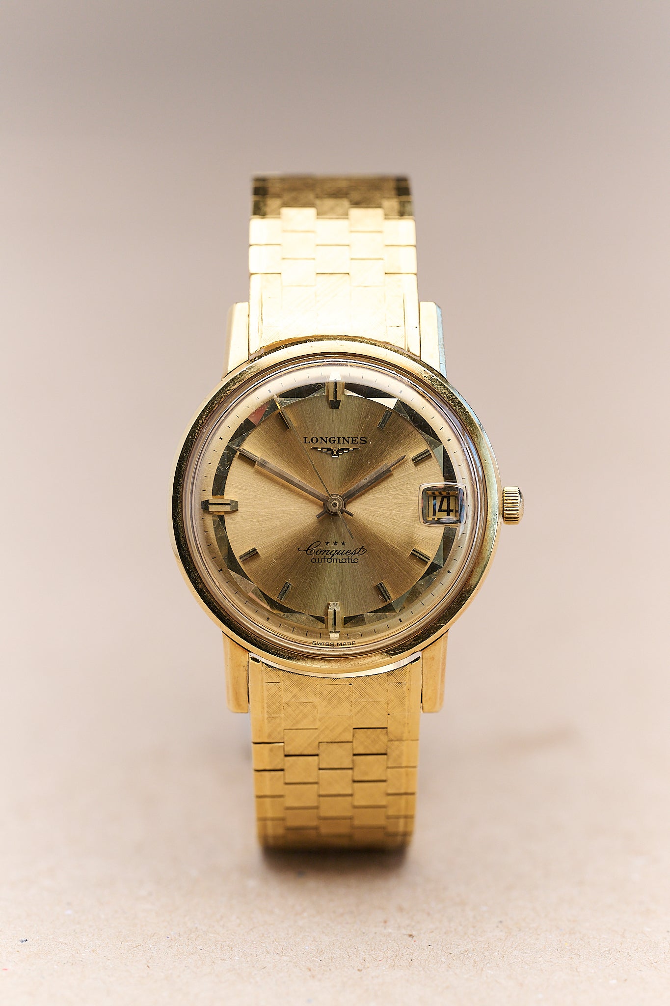 LONGINES 'CONQUEST DELUXE' 18K YELLOW GOLD