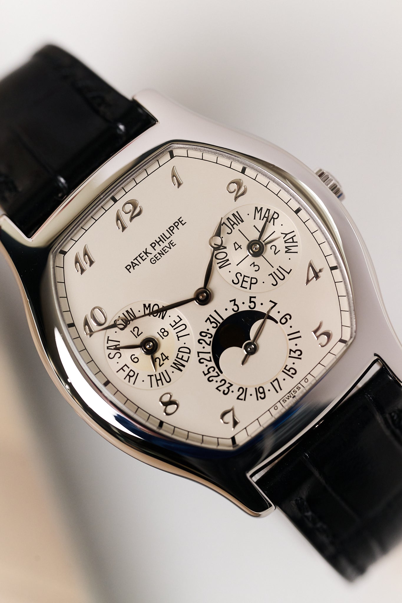 PATEK PHILIPPE PERPETUAL CALENDAR 5040P PLATINUM