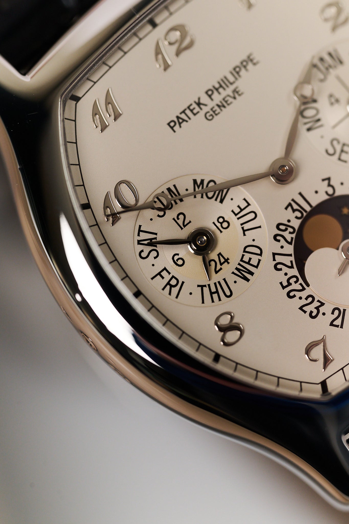 PATEK PHILIPPE PERPETUAL CALENDAR 5040P PLATINUM