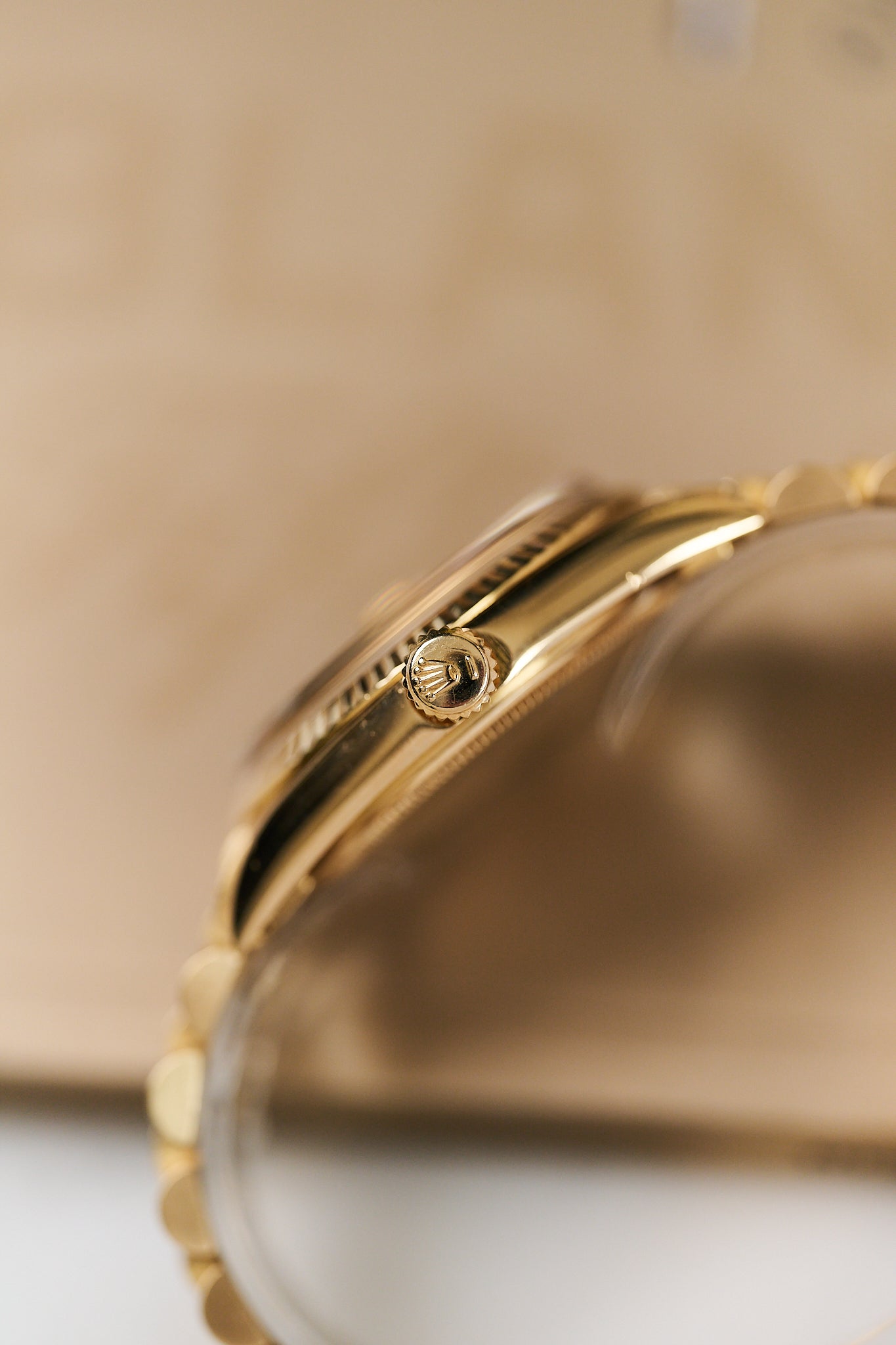 ROLEX DATEJUST 1601/8 18K YELLOW GOLD 'CHAMPAGNE DIAL'