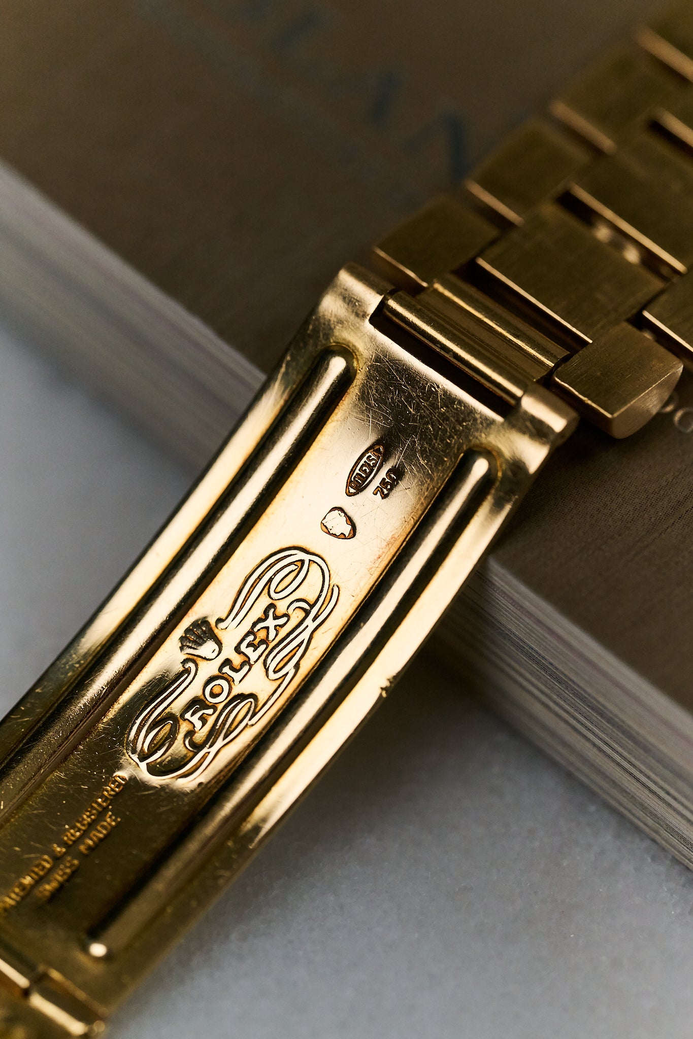 ROLEX DATEJUST 1601/8 18K YELLOW GOLD 'CHAMPAGNE DIAL'