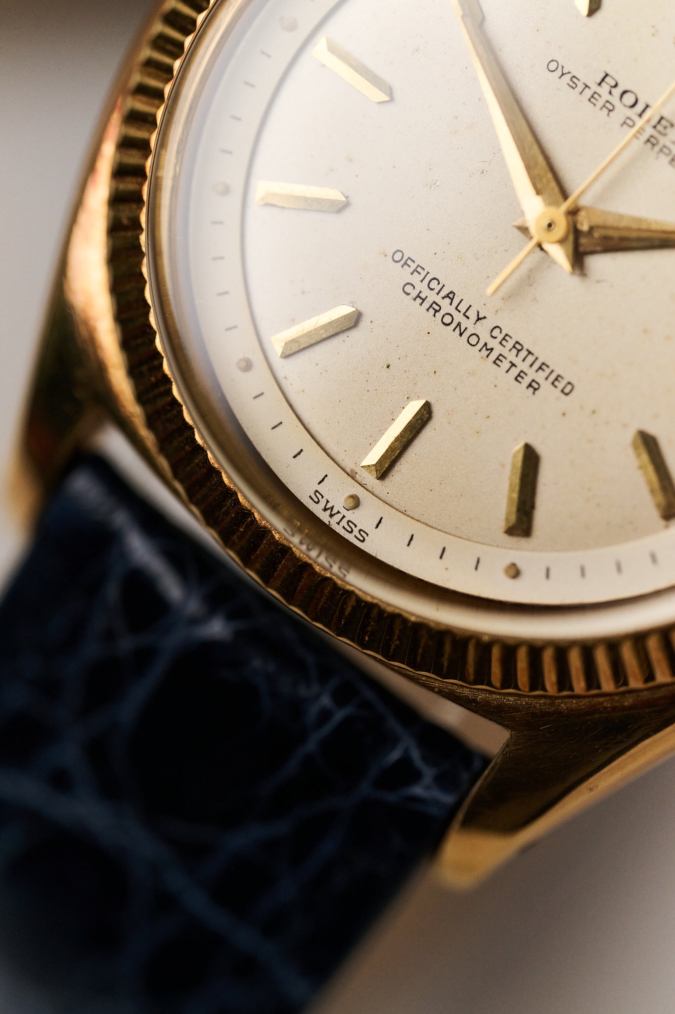 ROLEX OYSTER PERPETUAL 18K YELLOW GOLD 6502 'SANDWICH DIAL'