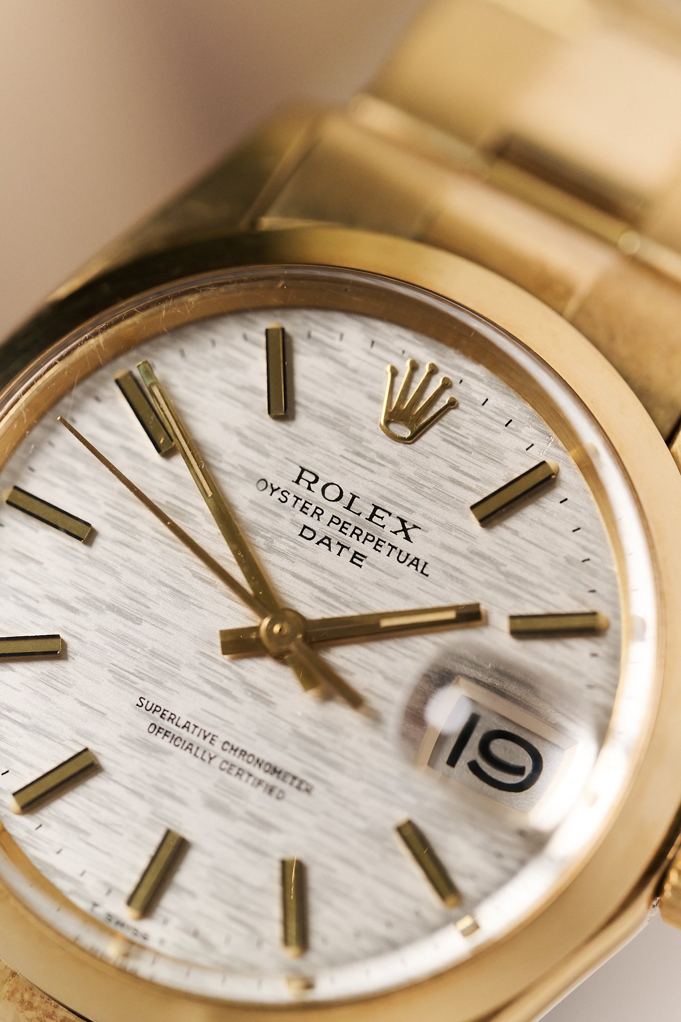 ROLEX OYSTER PERPETUAL DATE 1500/7 'SHANTUNG DIAL'