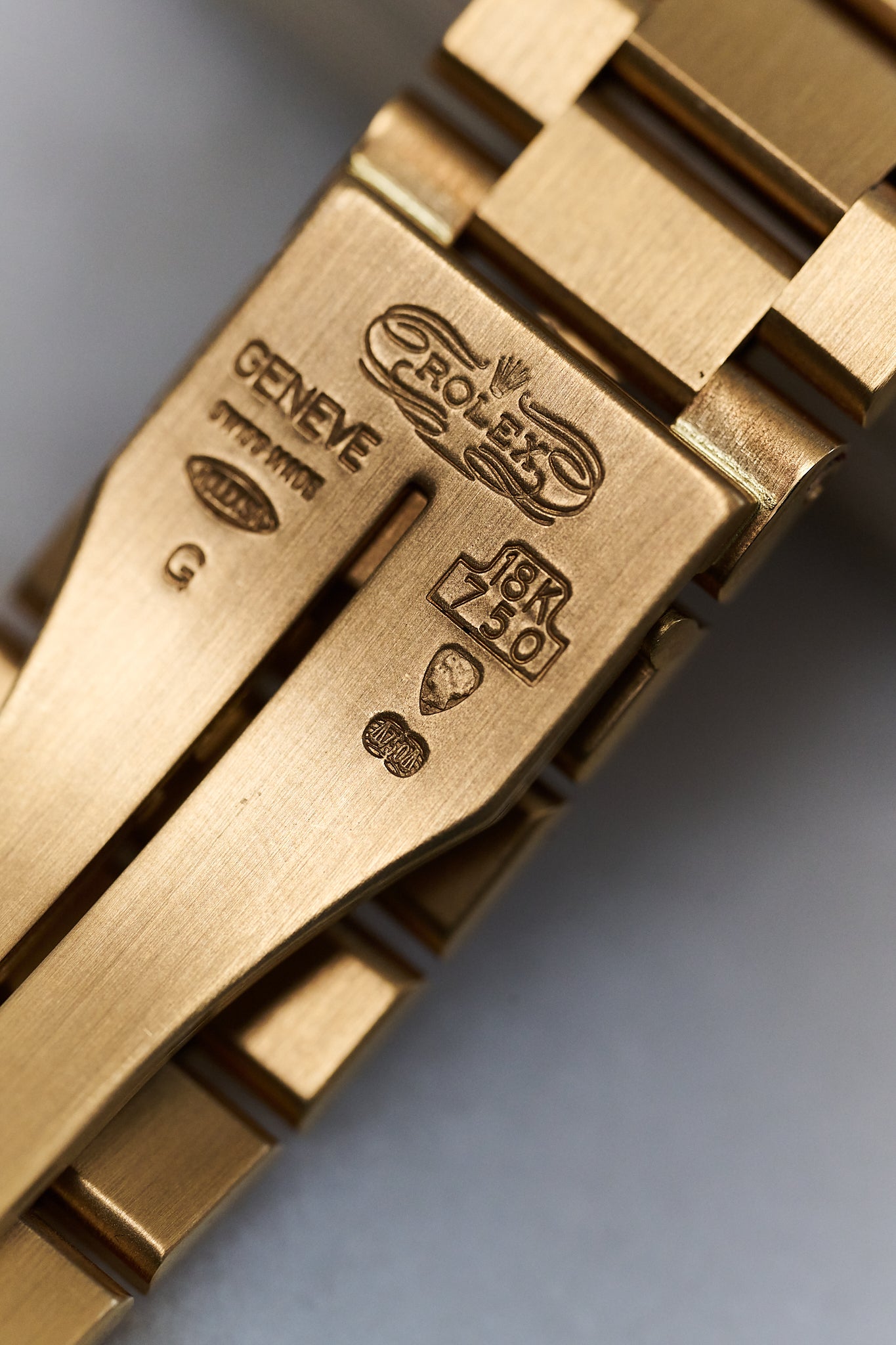 ROLEX OYSTERQUARTZ DAY-DATE 19018 'CHAMPAGNE DIAL' FULL SET
