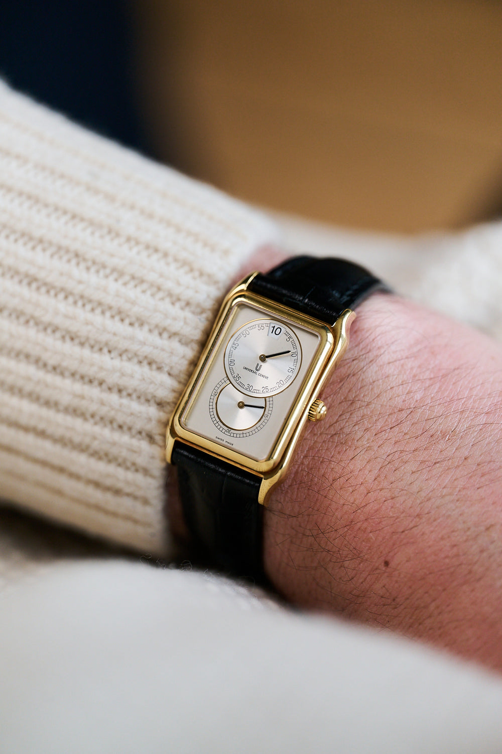 UNIVERSAL GENEVE JUMP HOUR 18K YELLOW GOLD 125.125